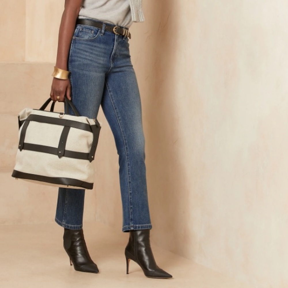 NWT BANANA REPUBLIC SUPER SOFT MID RISE STRAIGHT ANKLE JEAN - INCREDIBLE FABRIC!